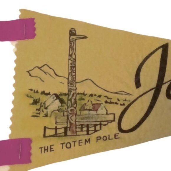 Vintage Felt Totem Pole Pennant & Cartoon Bear Badge Jasper National Park Canada - Picture 4 of 6